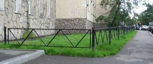 fencing the local area of an apartment building