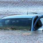 тонущий автомобиль